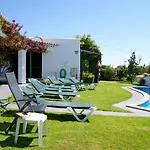 Villa In With Pool & Ocean Views