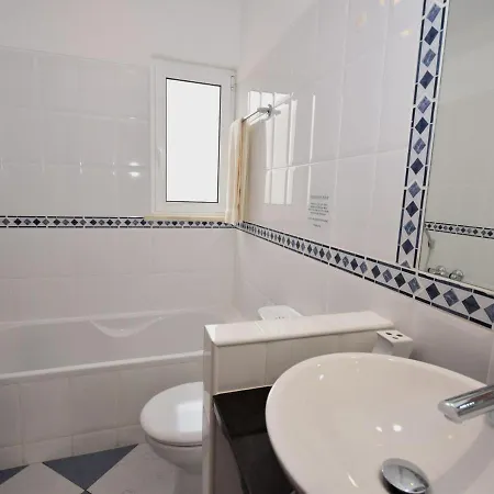 In With Pool & Ocean Views Vila