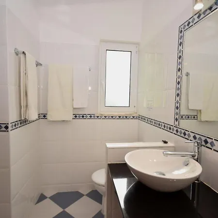 In With Pool & Ocean Views Vila *