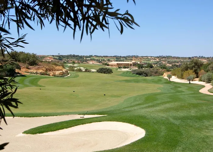 In With Pool & Ocean Views Willa