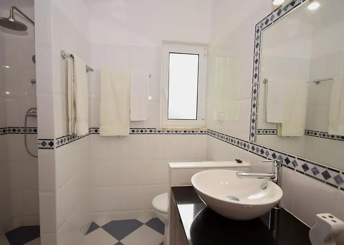 In With Pool & Ocean Views Willa *