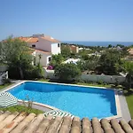 Vila In With Pool & Ocean Views