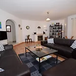 Βίλα In With Pool & Ocean Views